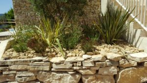 Création de jardinières en pierres sèches